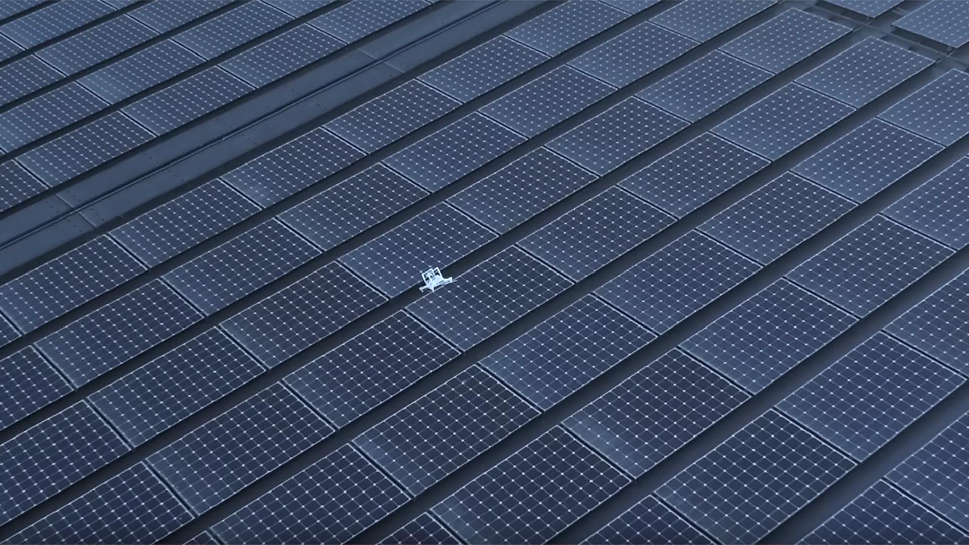 Un drone precipita sull'Apple Park