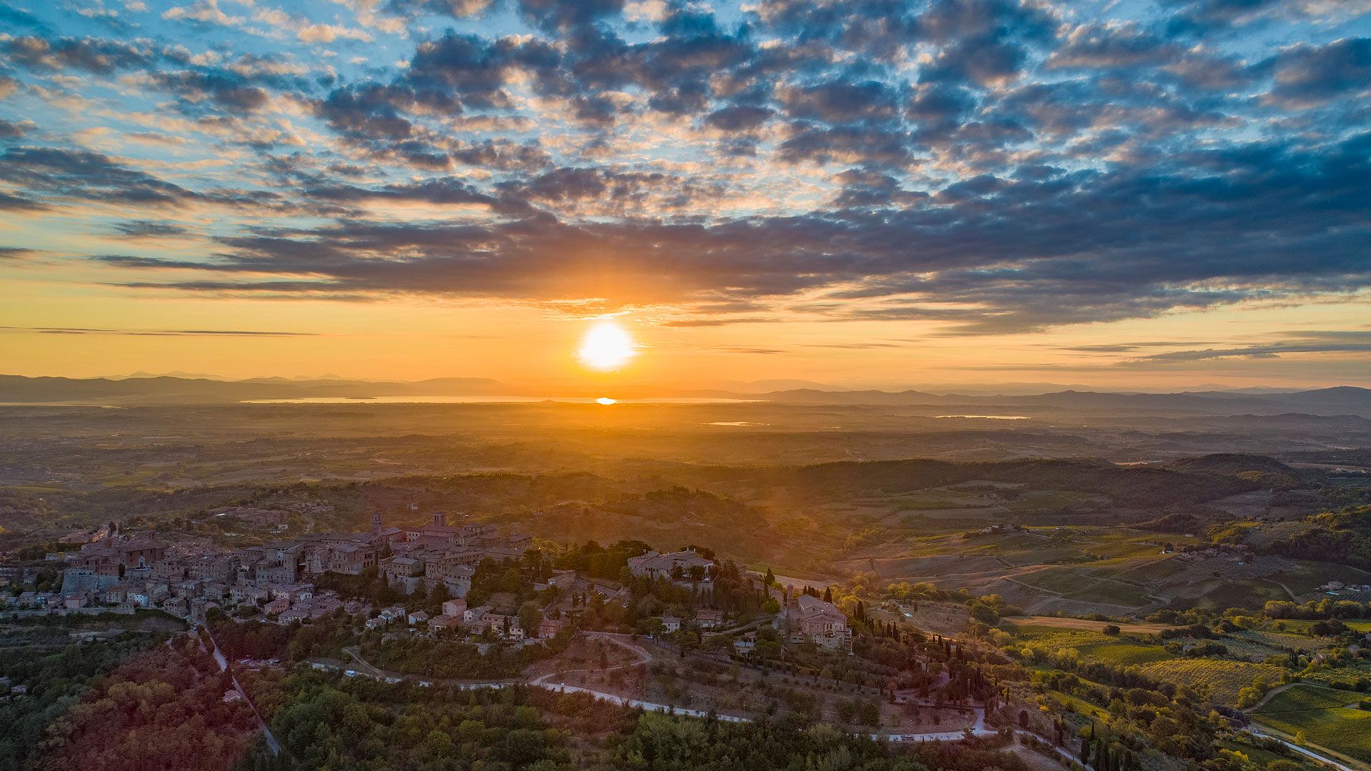 Montepulciano all'alba, fotografia con drone