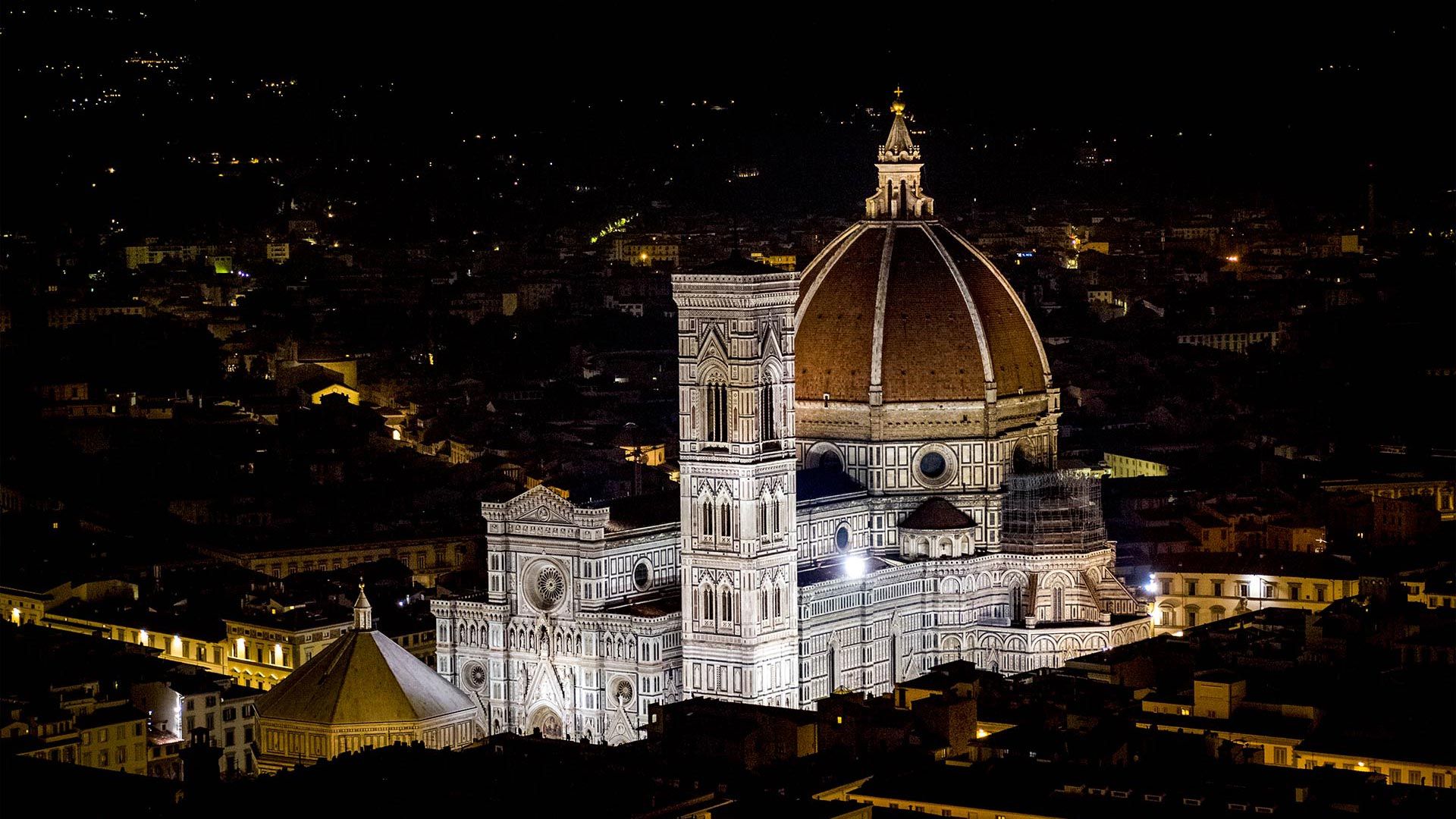 Santa Maria del Fiore a Firenze. Realizziamo riprese video per il cinema.